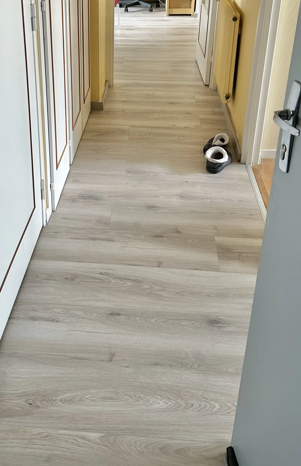 Parquet stratifié clair à Dax
