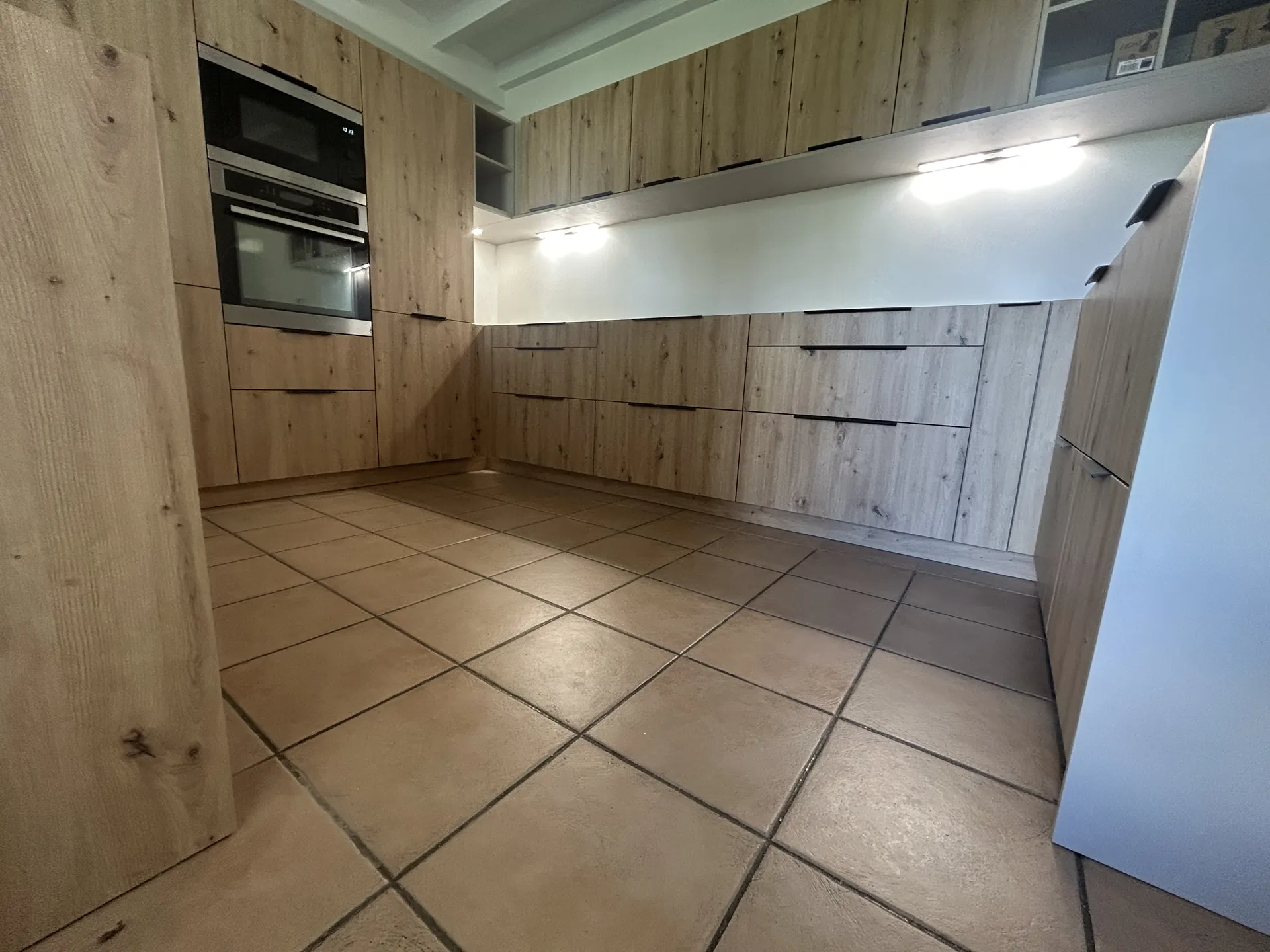 Cuisine sur mesure posée par 3J Aménagements à Bonnut