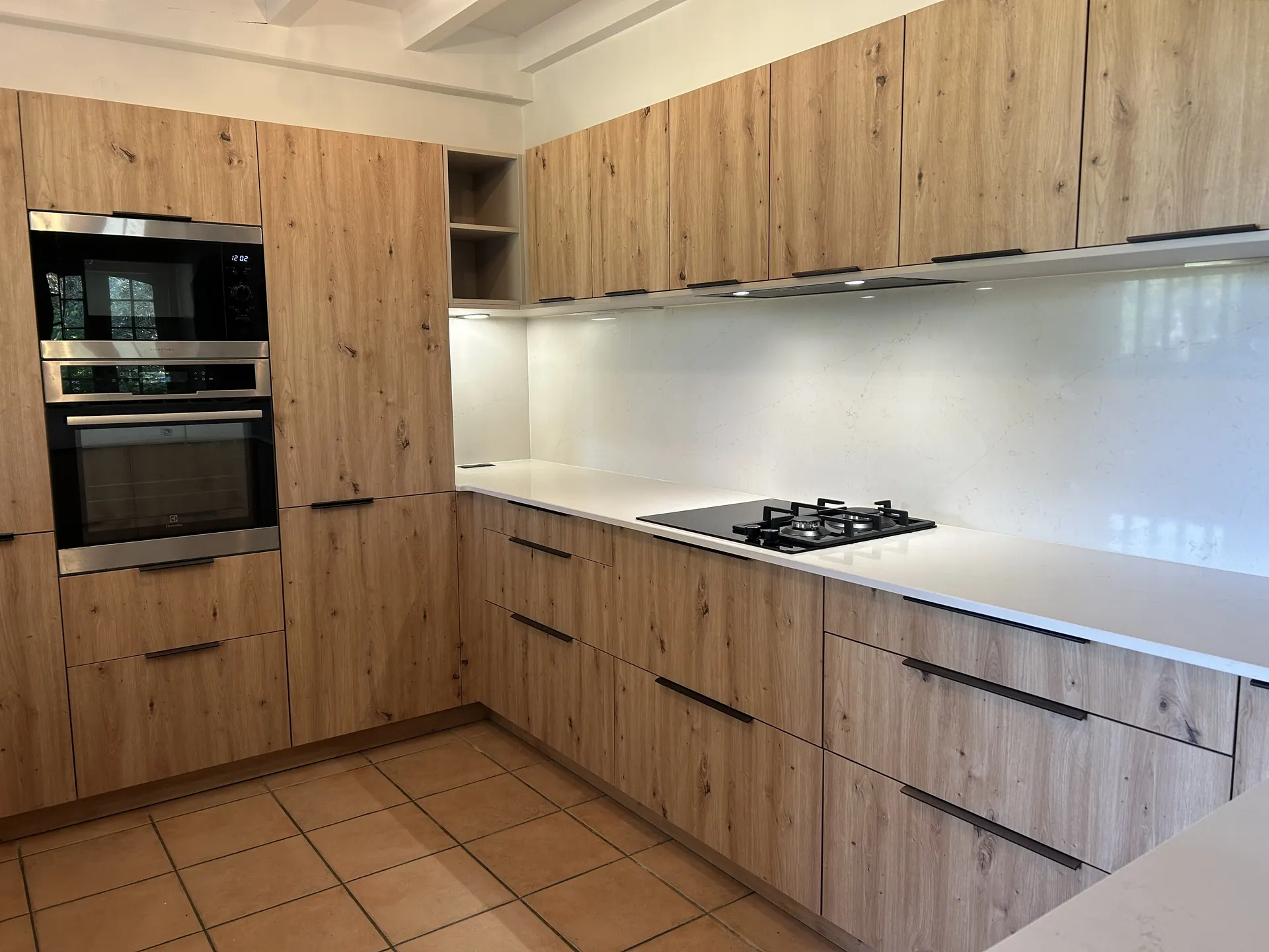 Cuisine bois posée par 3J Aménagements à Bonnut