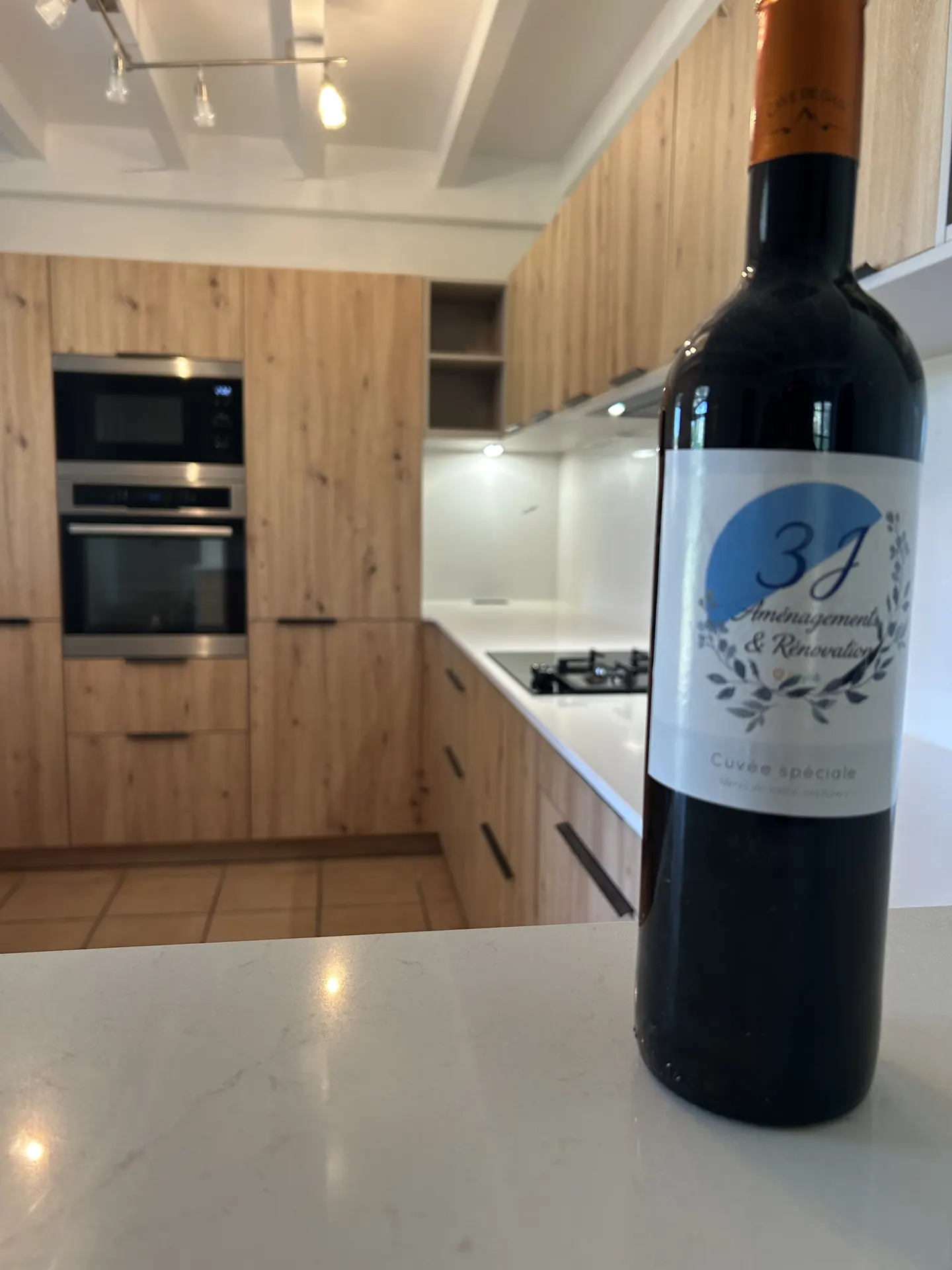 Cuisine bois moderne amenagee orthez posée à Orthez par 3J Aménagements