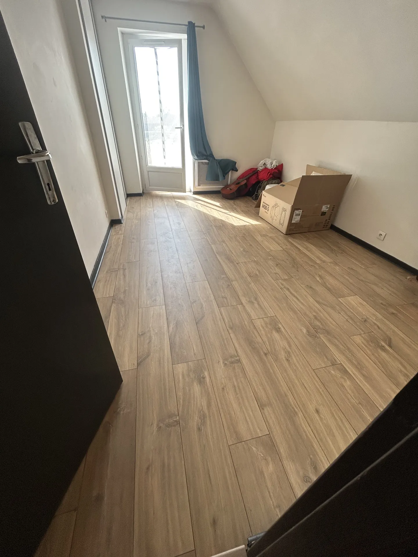 Pose complète de parquet dans une chambre à Orthez