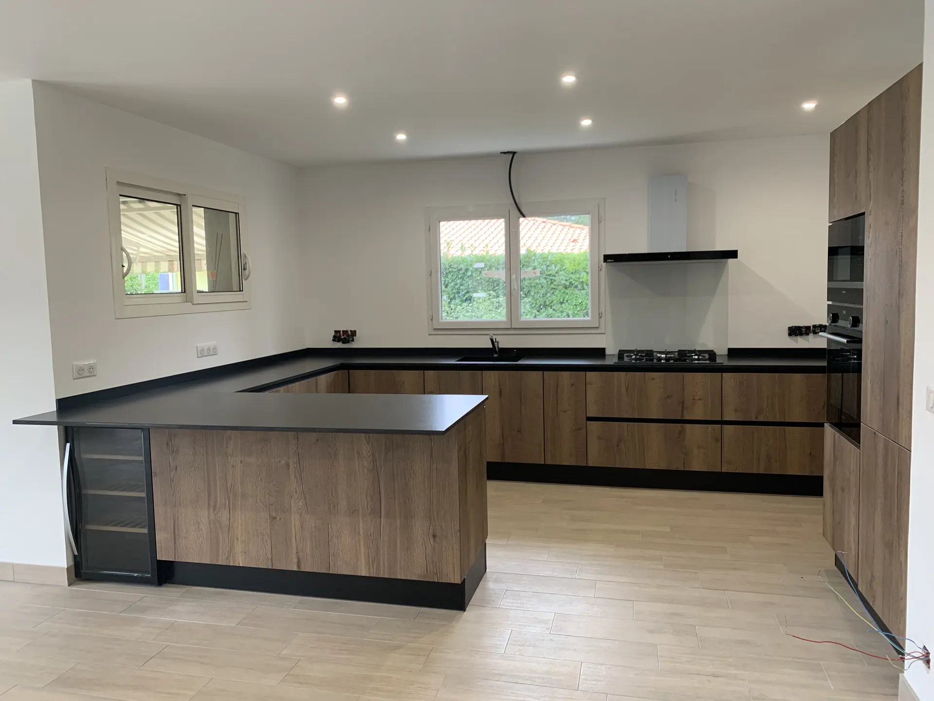 Cuisine bois posée par 3J Aménagements à Peyrehorade