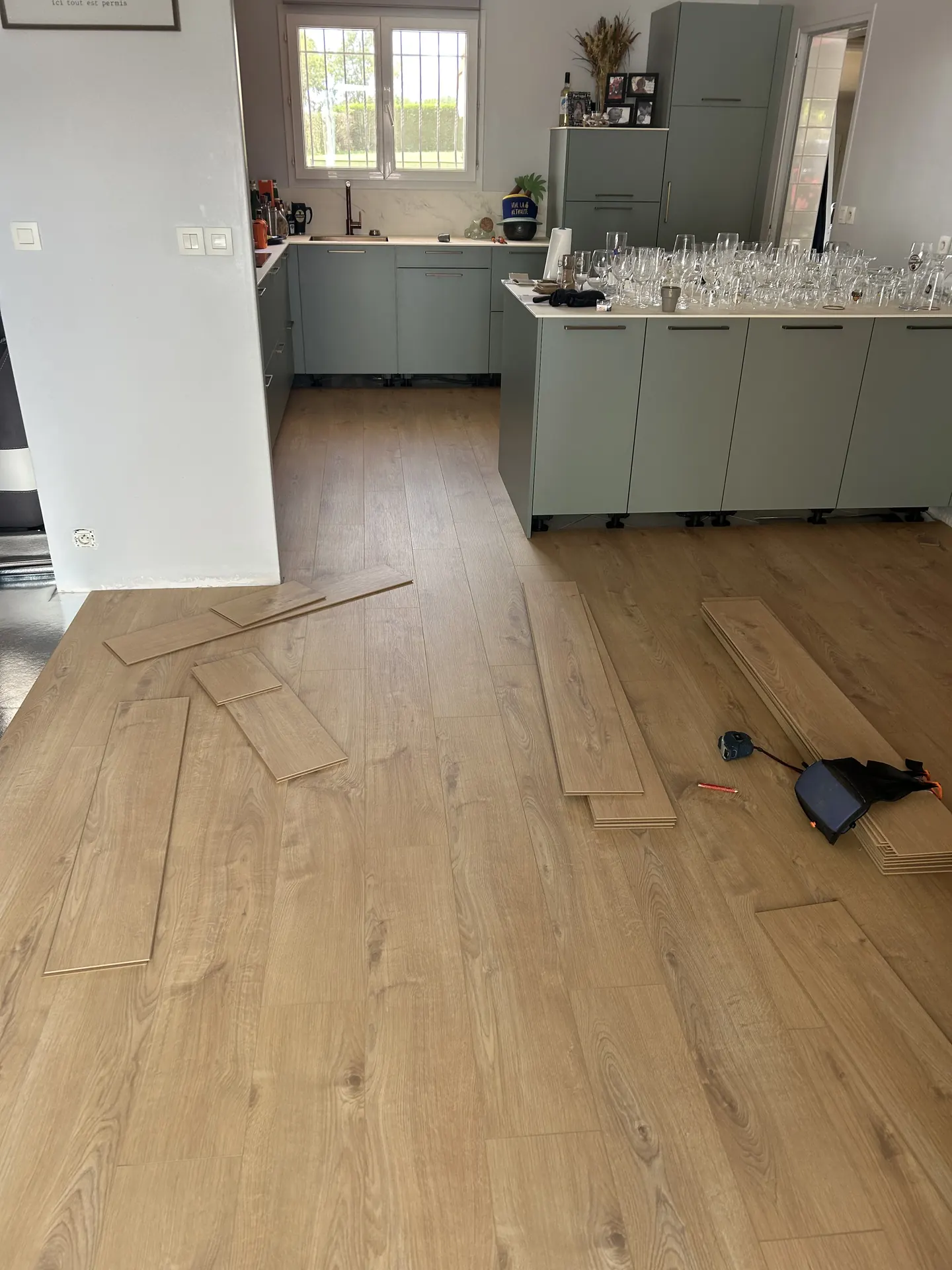 Parquet chêne clair posé en chevrons
